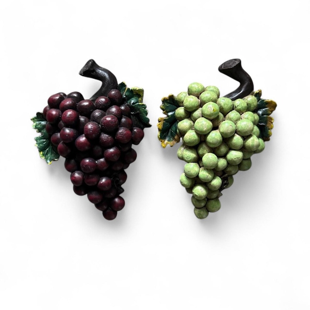 Vintage grape 3D wall art plaques with green and purple grapes and leaves